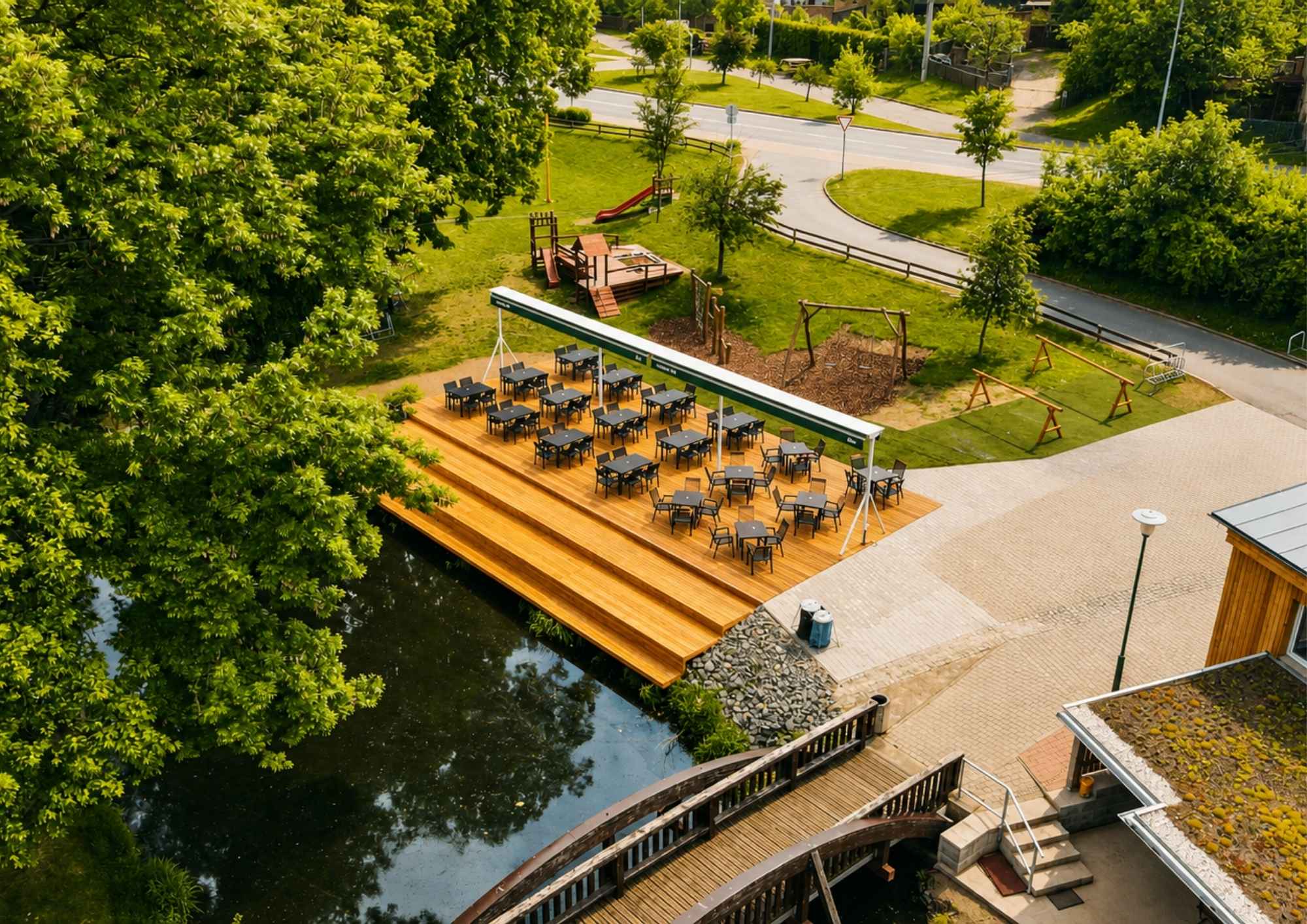 Dětské hřiště a unikátní terasa